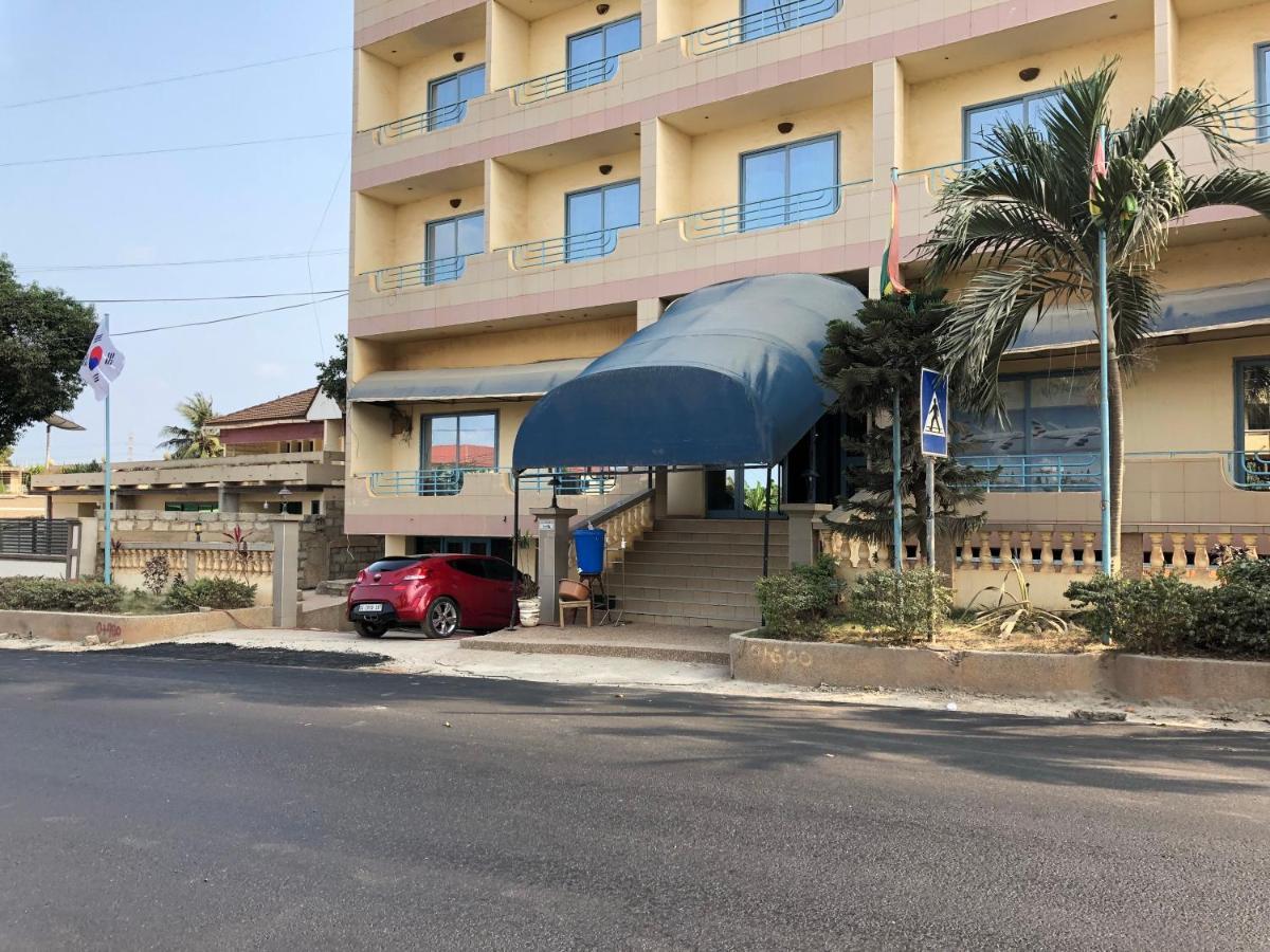 Maple Leaf Korean Hotel Achimota 외부 사진