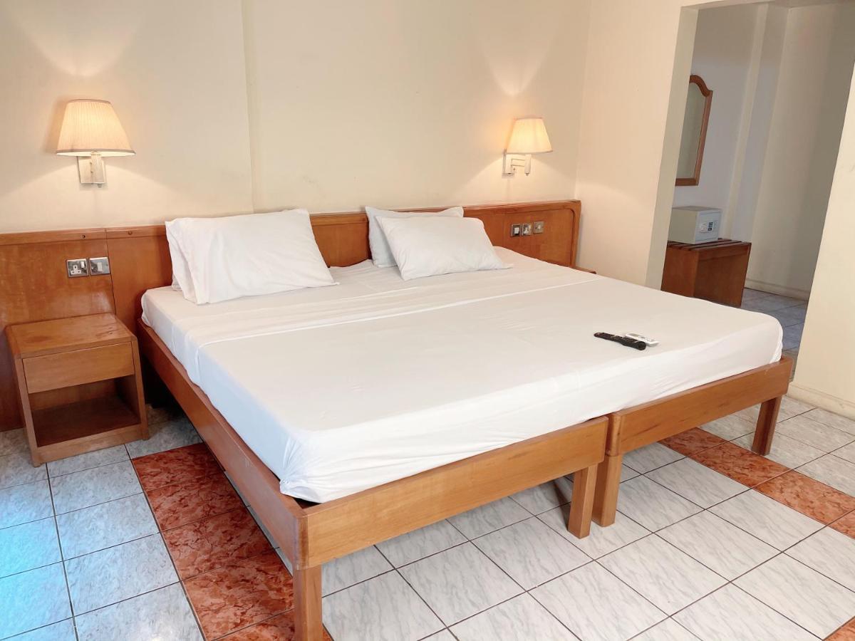 Maple Leaf Korean Hotel Achimota 외부 사진