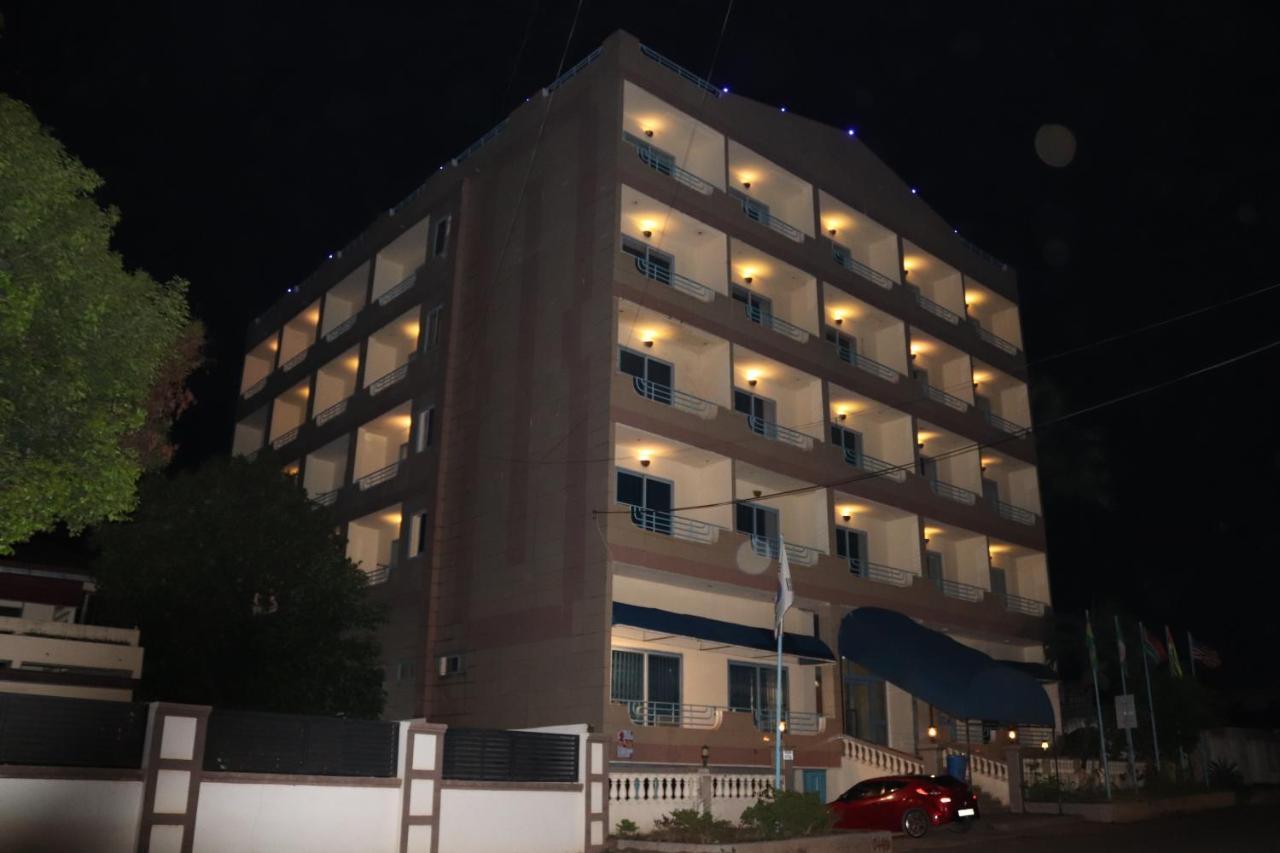 Maple Leaf Korean Hotel Achimota 외부 사진