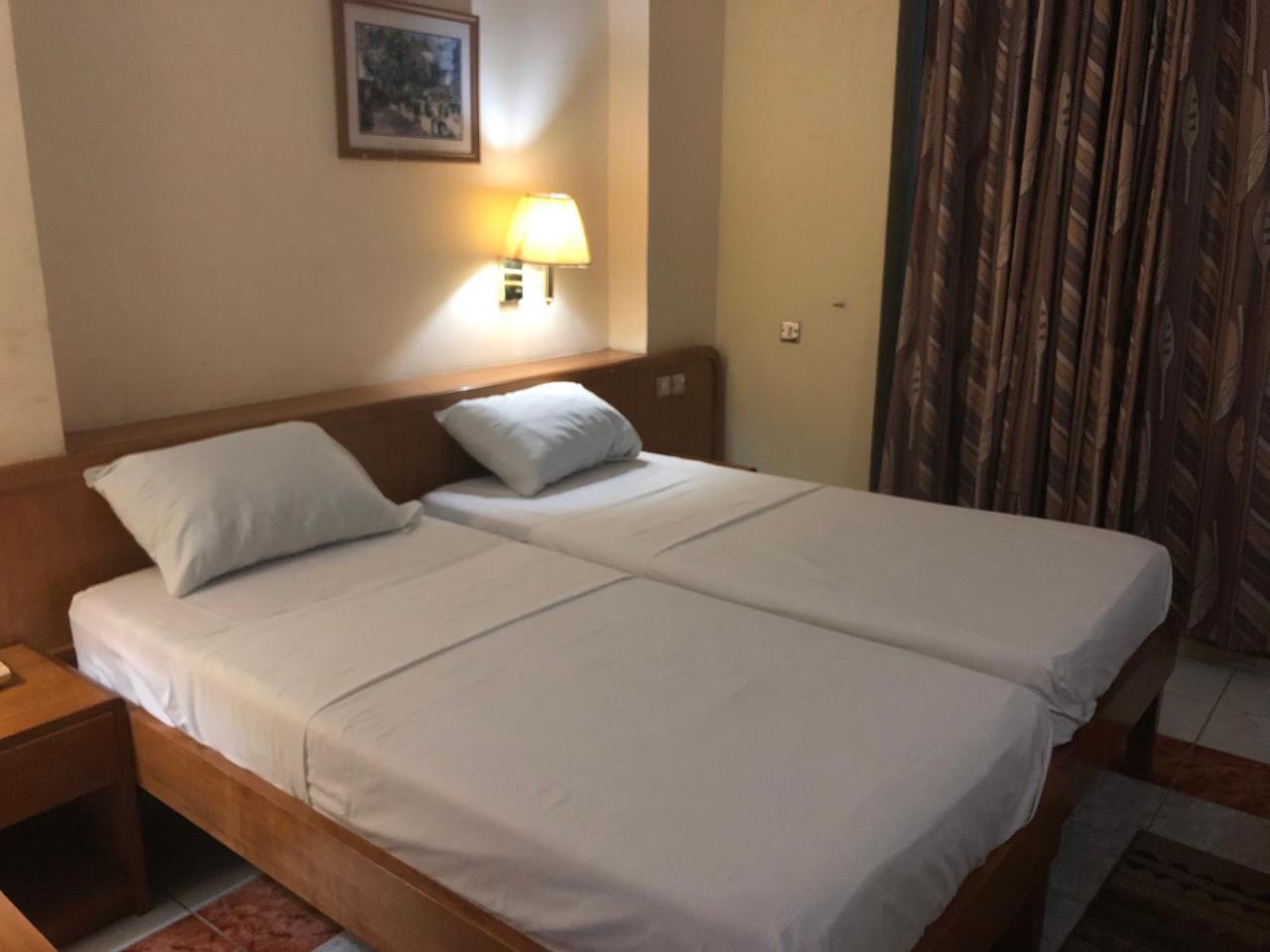 Maple Leaf Korean Hotel Achimota 외부 사진
