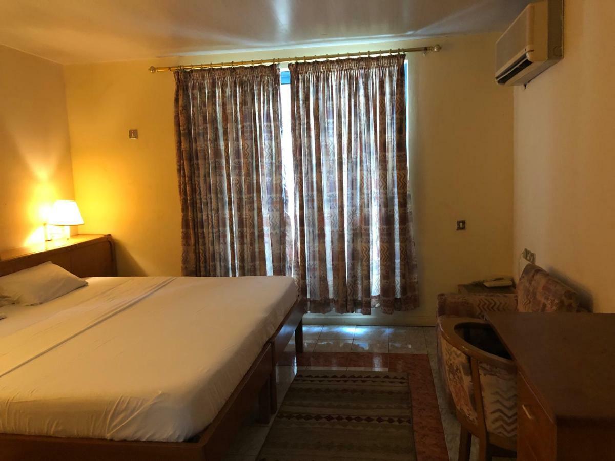 Maple Leaf Korean Hotel Achimota 외부 사진
