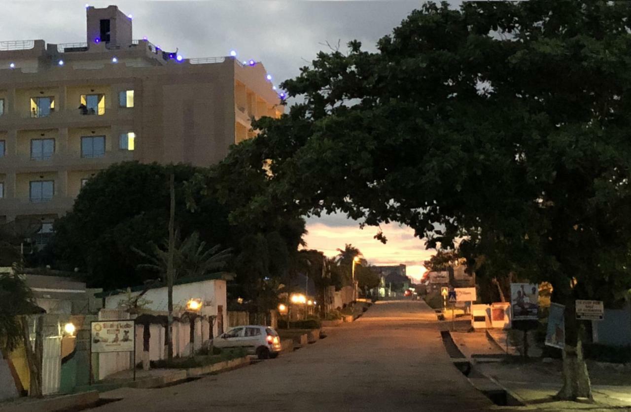 Maple Leaf Korean Hotel Achimota 외부 사진